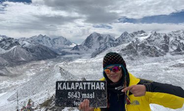 Trekkers-at-Kalapathar